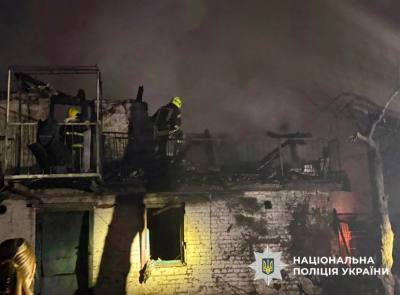 Пожежа у Чернігові після удару російського дрону. Фото Нацполіції
