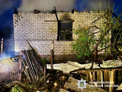 Пожежа у Чернігові після удару російського дрону. Фото Нацполіції