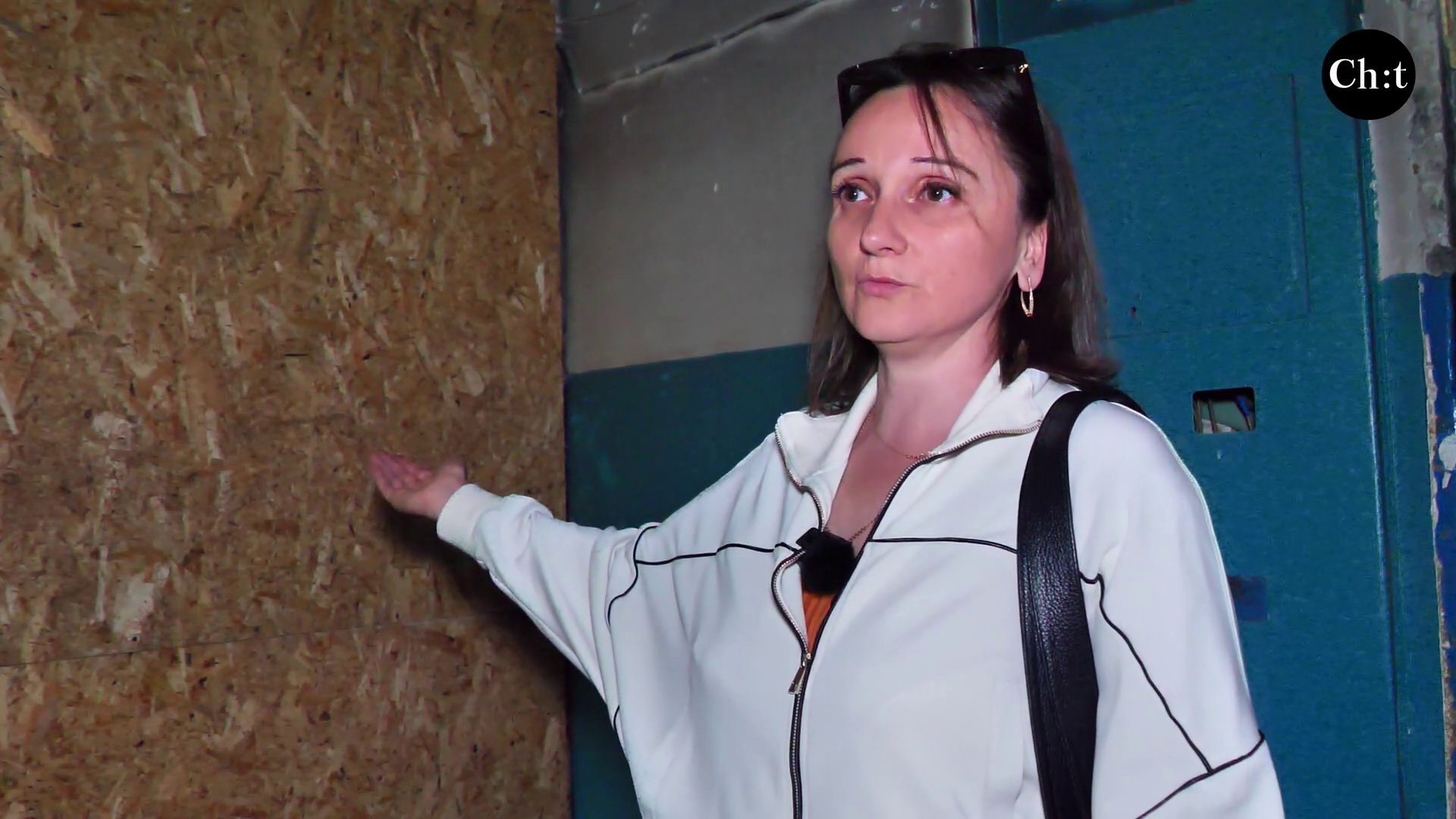 "Плачу, бо хочеться додому": мешканці пошкодженої багатоповерхівки чекають на відбудову