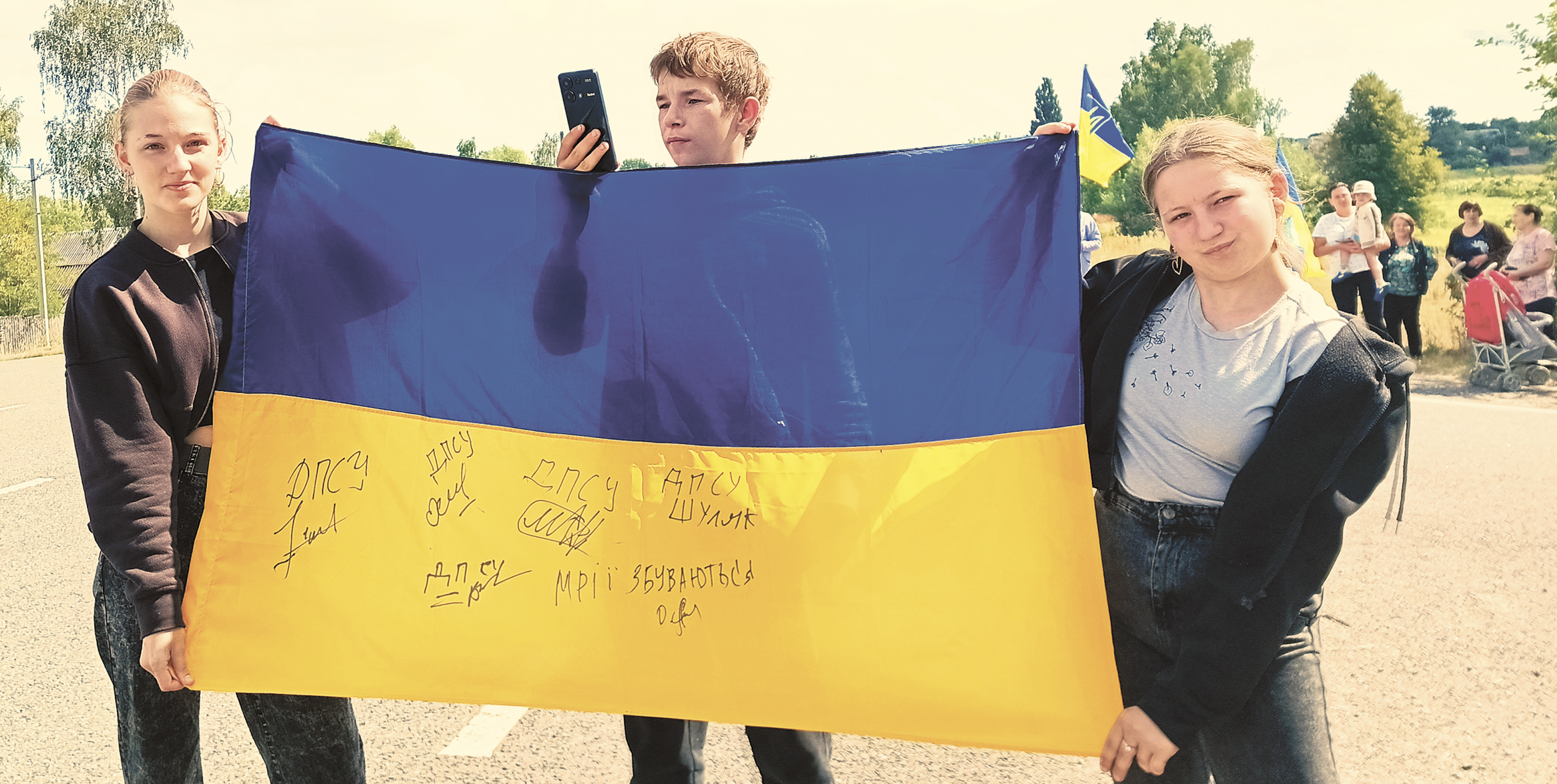 На фото: Артем Красківський, Аліна Ганзюк (зліва), Альбіна Прокопенко (справа)