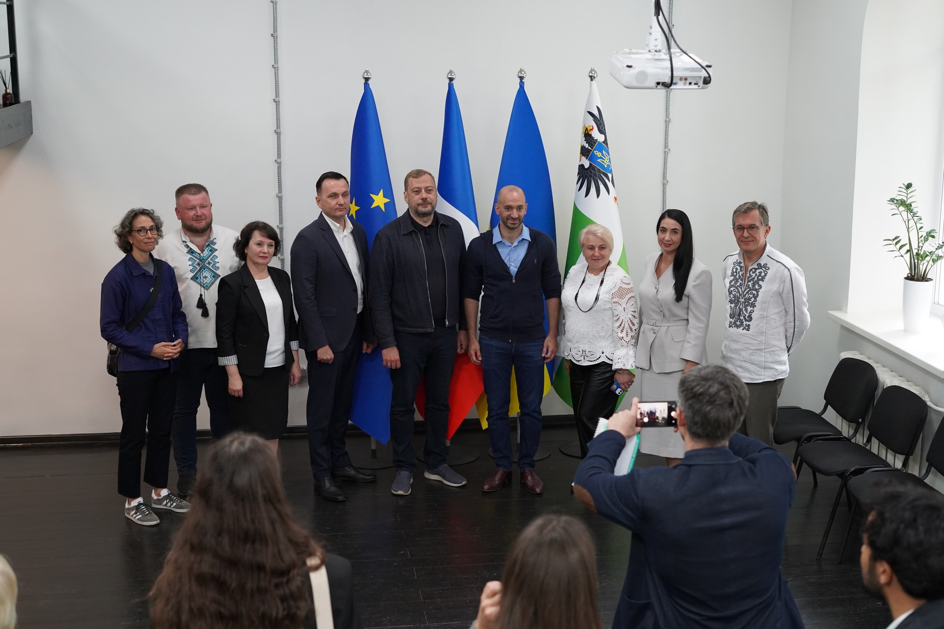 Французи побували у Чернігові під час тривоги: що показали іноземним партнерам