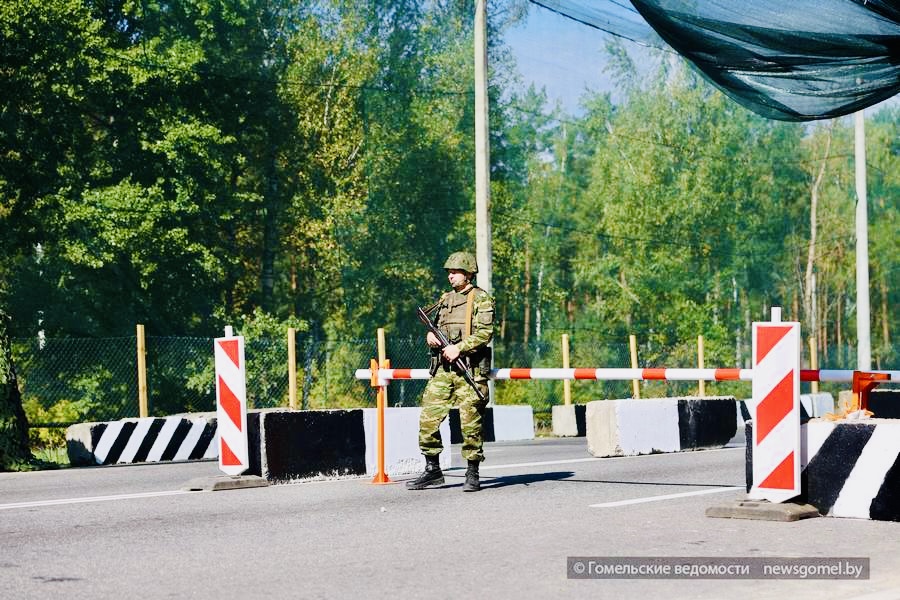 У Гомелі з боку Чернігівщини встановили блокпости та антидронові сітки