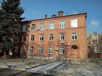 У будівлі поміняли всі вікна. Листопад 2026 року.