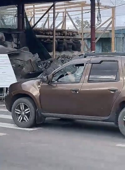 Без даху та з обгорілою фурою: як виглядає знищений дроном КПП на Брянщині біля чернігівського кордону