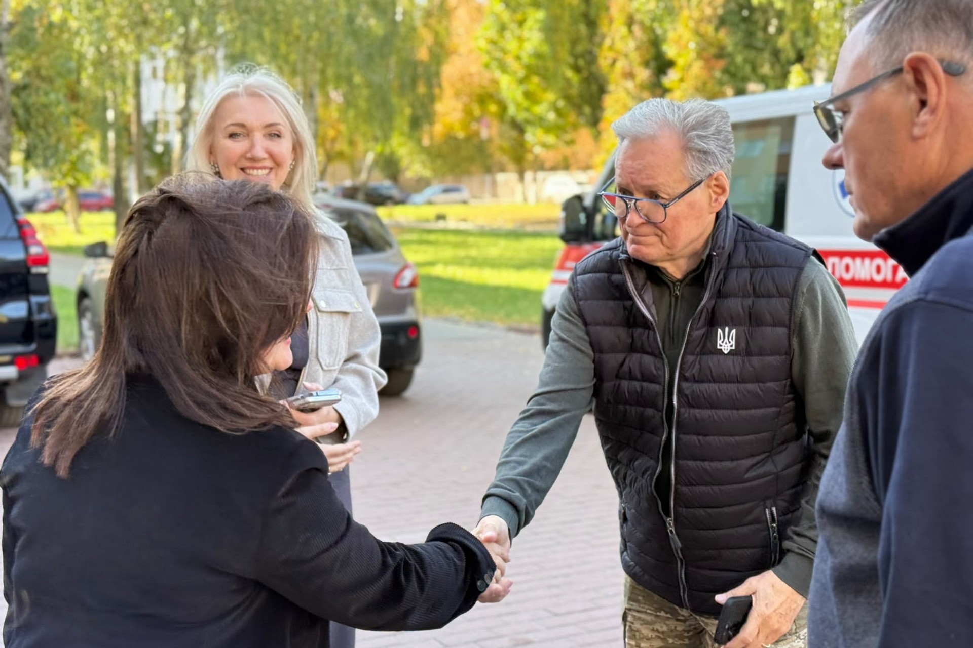 Обласна дитяча лікарня отримала швидку з інкубатором для новонароджених