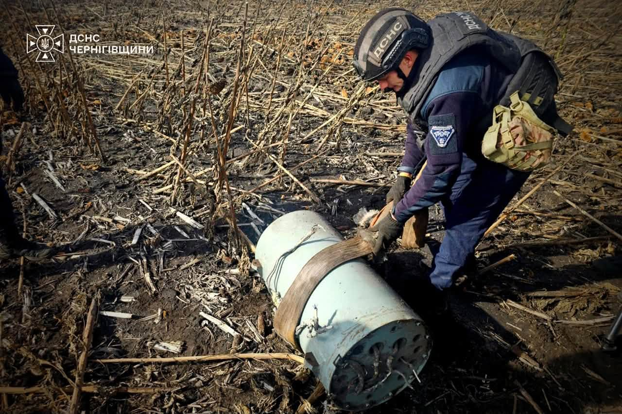 У Прилуцькому районі сапери ДСНС знешкодили частину ракети Х-101
