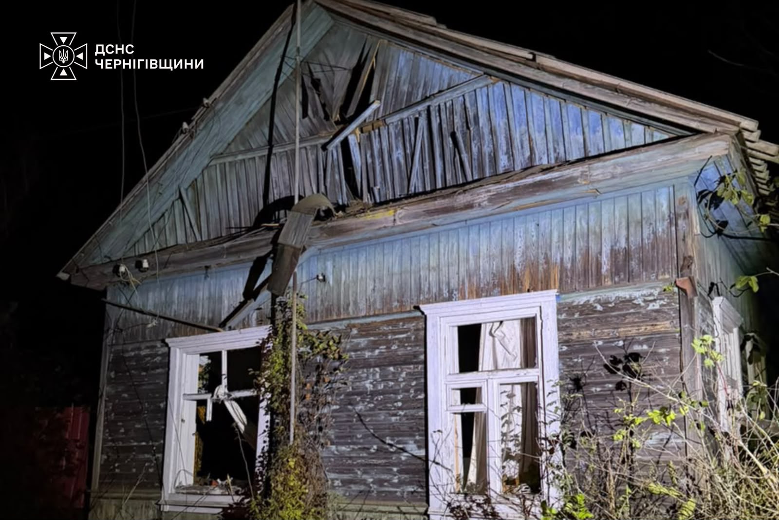 Школа та ФАП: росіяни ударили по місту на Чернігівщині. 17 жовтня 2026 року. Фото ДСНС
