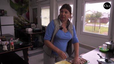 «Літають дрони, працює ППО, буде, де сховатися»: для модульних містечок встановили укриття