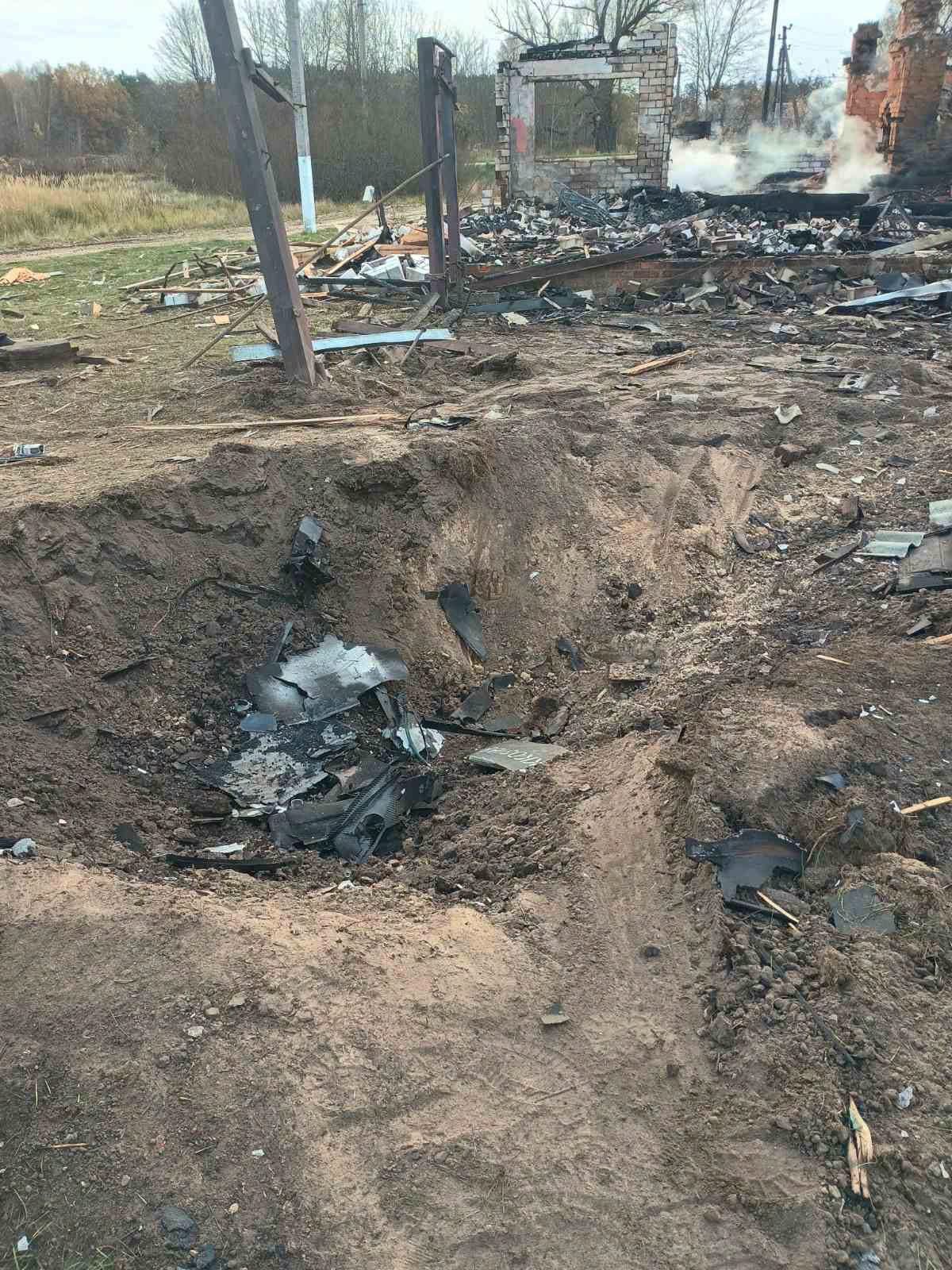 Зруйновані два будинки, пошкоджена церква: що залишилося після удару по селу Чернігівщини